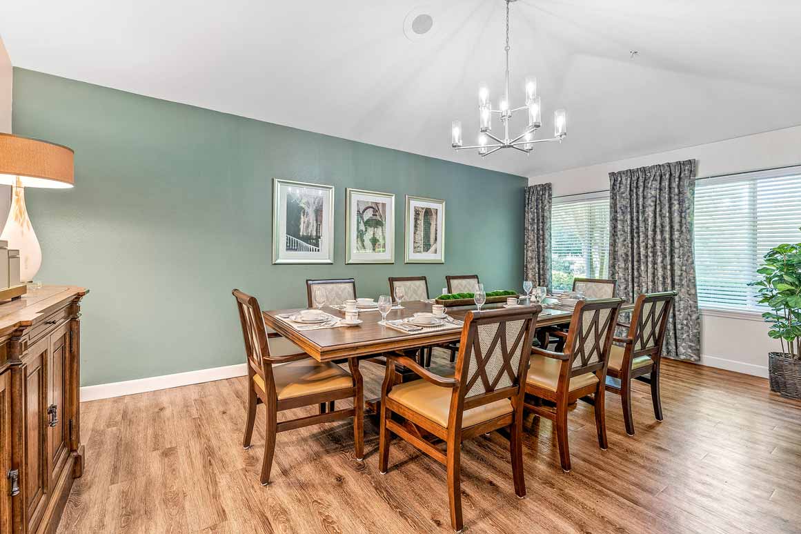 The dining room at The Woods at Holly Tree set for mealtime